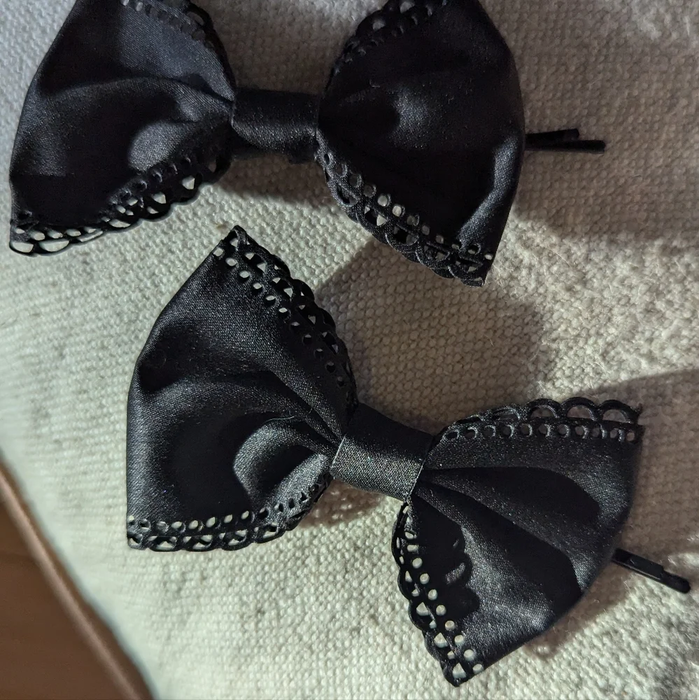 🆕 black satin eyelet trim bow set